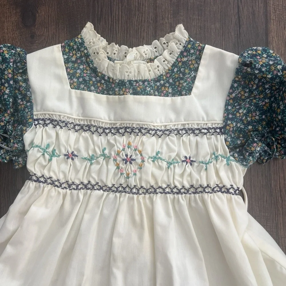 Vintage DISNEY Winnie Pooh Blue Prairie Floral Smocked Peasant Dress Y2K 4T Girl